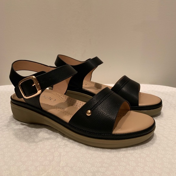 Cushion Black Ankle Strap Sandals - Picture 3 of 4